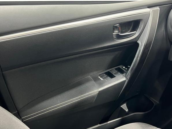 Toyota Corolla XI (E160 E170 E180) Рестайлинг 1 с пробегом 2018 года, цена 1 450 000 рублей, 105500 км, седан, Автокод Объявления