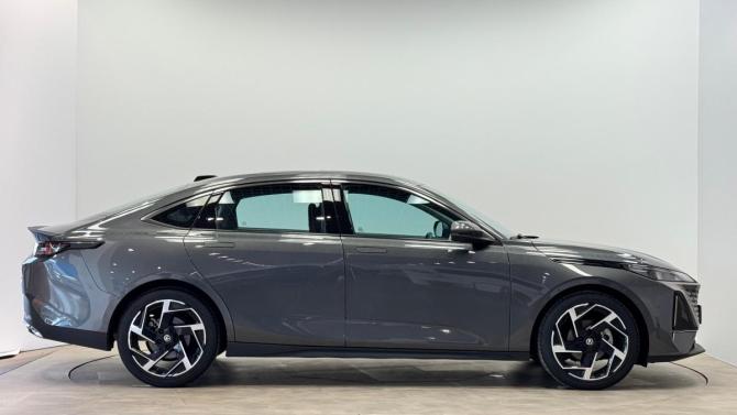 Changan Lamore с пробегом 2023 года, цена 1 950 000 рублей, 10122 км, седан, Автокод Объявления