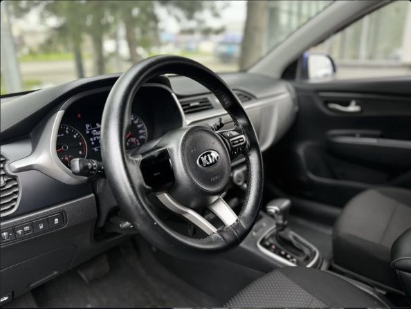 Kia Rio IV Рестайлинг (Global market) с пробегом 2021 года, цена 1 690 000 рублей, 77000 км, седан, Автокод Объявления