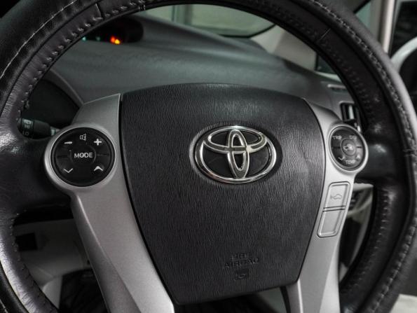 Toyota Prius III (XW30) с пробегом 2010 года, цена 919 000 рублей, 240313 км, лифтбек, Автокод Объявления