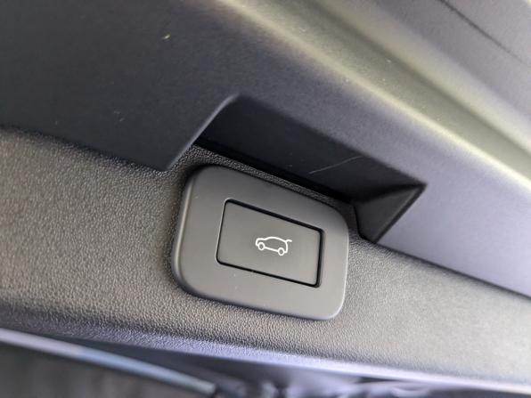 Land Rover Discovery V Рестайлинг с пробегом 2024 года, цена 9 270 000 рублей, 64000 км, внедорожник, Автокод Объявления