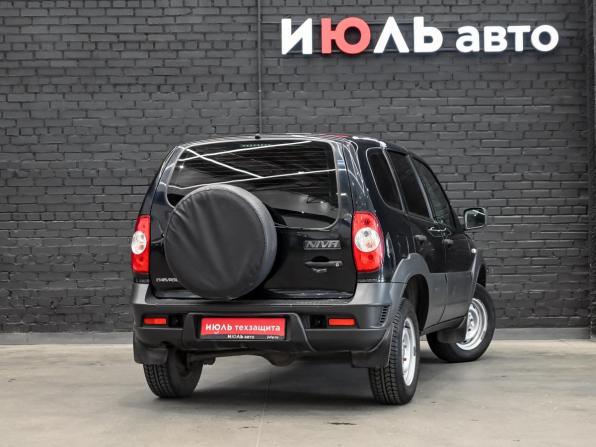 Chevrolet Niva I Рестайлинг с пробегом 2018 года, цена 800 000 рублей, 125525 км, внедорожник, Автокод Объявления