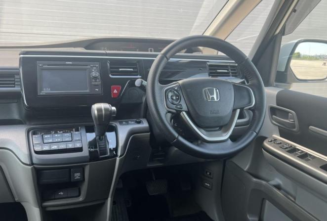 Honda Stepwgn V Рестайлинг с пробегом 2018 года, цена 1 860 000 рублей, 100000 км, минивэн, Автокод Объявления