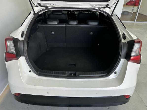 Toyota Prius IV (XW50) с пробегом 2019 года, цена 2 150 000 рублей, 76115 км, лифтбек, Автокод Объявления