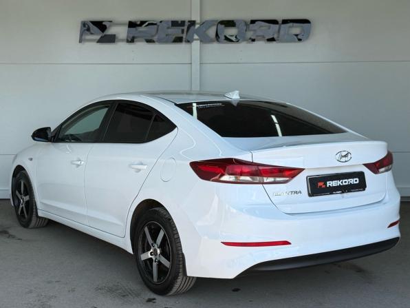 Hyundai Elantra VI (AD) с пробегом 2017 года, цена 1 349 000 рублей, 178000 км, седан, Автокод Объявления