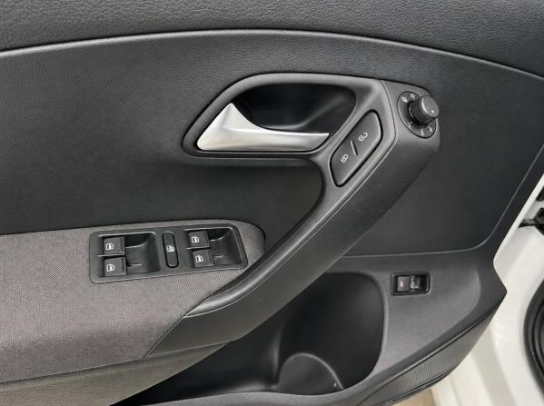 Volkswagen Polo V Рестайлинг с пробегом 2018 года, цена 1 250 000 рублей, 128628 км, седан, Автокод Объявления