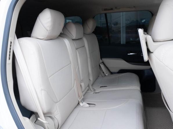 Toyota Land Cruiser 300 Series с пробегом 2022 года, цена 11 700 000 рублей, 17568 км, внедорожник, Автокод Объявления