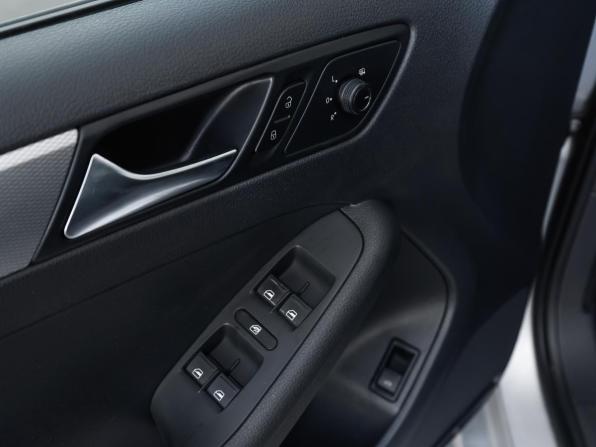 Volkswagen Jetta VI Рестайлинг с пробегом 2015 года, цена 829 000 рублей, 308485 км, седан, Автокод Объявления