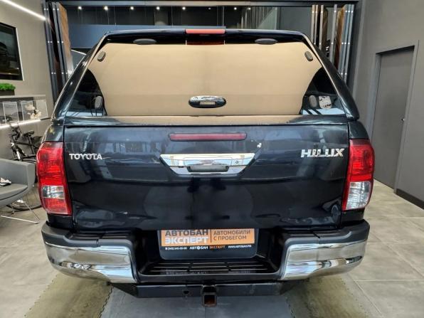 Toyota Hilux VIII с пробегом 2017 года, цена 2 549 000 рублей, 331778 км, offers.body_type.unknown, Автокод Объявления