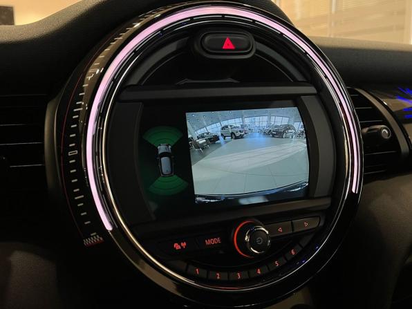 Mini Hatch III (F55/F56) Рестайлинг с пробегом 2021 года, цена 3 878 000 рублей, 23666 км, хэтчбек, Автокод Объявления