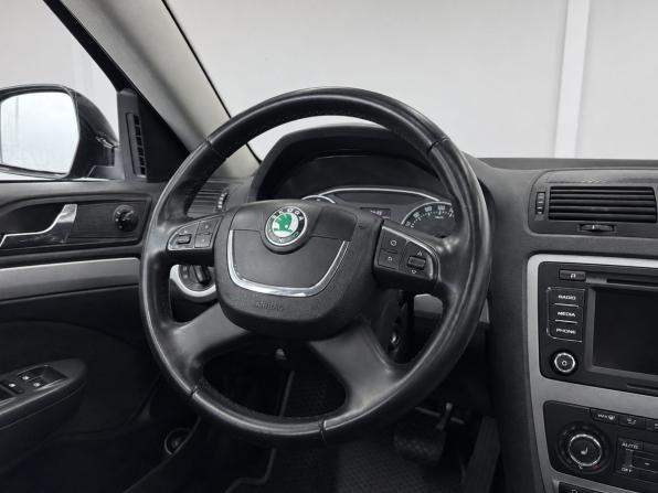 Skoda Octavia II (A5) Рестайлинг с пробегом 2013 года, цена 899 000 рублей, 197882 км, лифтбек, Автокод Объявления