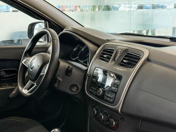 Renault Logan II Рестайлинг с пробегом 2018 года, цена 785 000 рублей, 253252 км, седан, Автокод Объявления