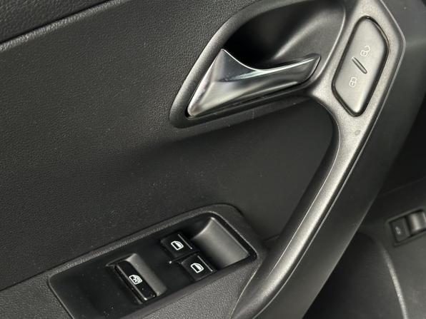 Volkswagen Polo V Рестайлинг с пробегом 2015 года, цена 1 015 000 рублей, 124259 км, седан, Автокод Объявления
