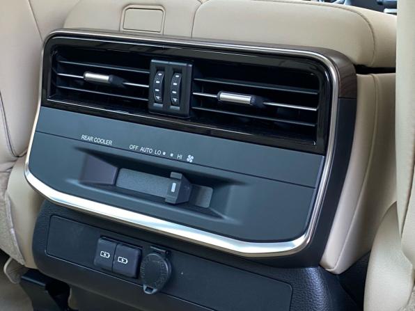 Toyota Land Cruiser 300 Series с пробегом 2023 года, цена 12 900 000 рублей, 704 км, внедорожник, Автокод Объявления
