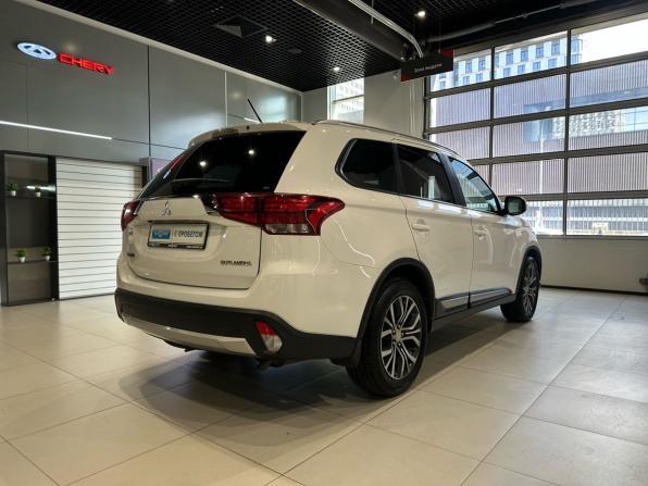Mitsubishi Outlander III Рестайлинг 2 с пробегом 2015 года, цена 1 685 000 рублей, 112000 км, внедорожник, Автокод Объявления
