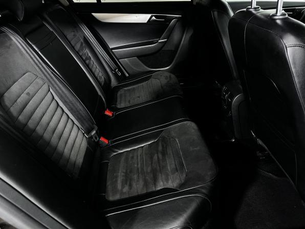 Volkswagen Passat B7 с пробегом 2011 года, цена 1 045 000 рублей, 239005 км, седан, Автокод Объявления
