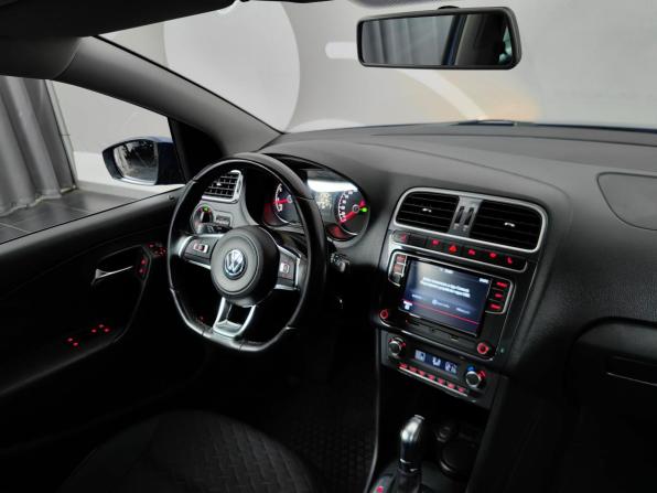 Volkswagen Polo V Рестайлинг с пробегом 2018 года, цена 1 377 000 рублей, 115416 км, седан, Автокод Объявления