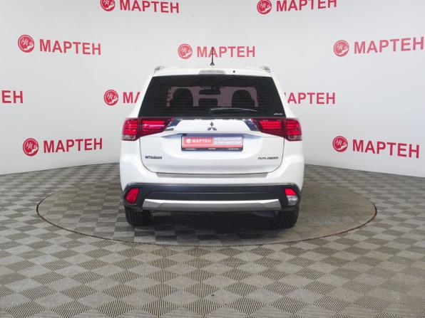 Mitsubishi Outlander III Рестайлинг 2 с пробегом 2015 года, цена 1 483 000 рублей, 251791 км, внедорожник, Автокод Объявления
