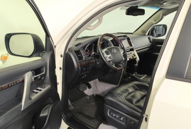 Toyota Land Cruiser 200 Series Рестайлинг 1 с пробегом 2013 года, цена 3 850 000 рублей, 261686 км, внедорожник, Автокод Объявления