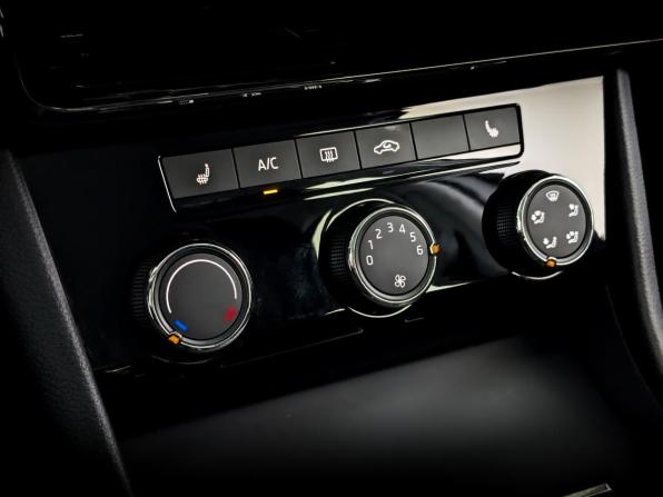 Skoda Superb III с пробегом 2019 года, цена 2 399 000 рублей, 40183 км, лифтбек, Автокод Объявления