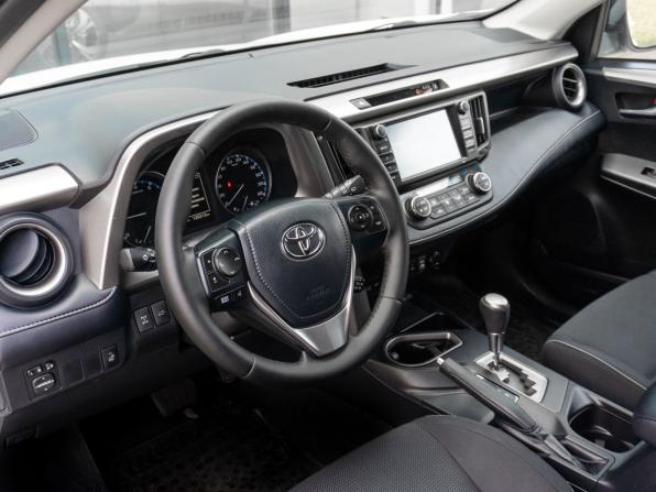 Toyota RAV4 IV (XA40) Рестайлинг с пробегом 2017 года, цена 2 451 300 рублей, 119887 км, внедорожник, Автокод Объявления
