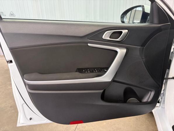 Kia Ceed III с пробегом 2021 года, цена 1 877 000 рублей, 82116 км, универсал, Автокод Объявления