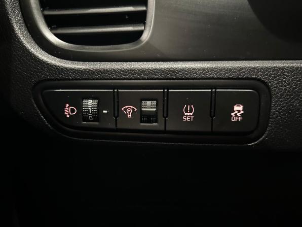 Kia Rio IV с пробегом 2018 года, цена 1 519 000 рублей, 66206 км, хэтчбек, Автокод Объявления