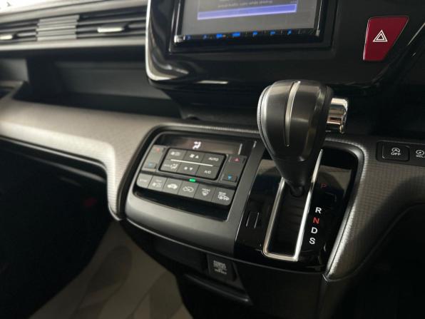 Honda Stepwgn V Рестайлинг с пробегом 2019 года, цена 2 540 000 рублей, 88965 км, минивэн, Автокод Объявления