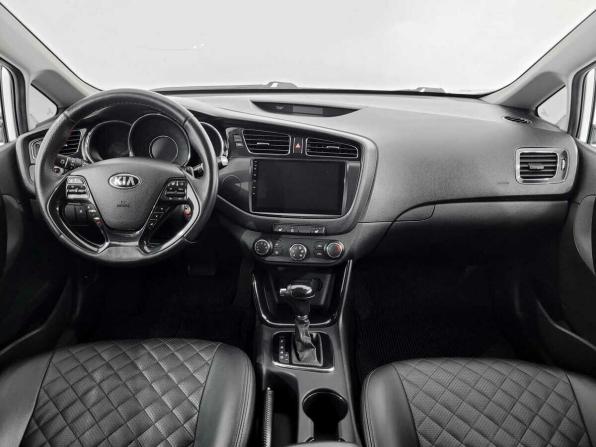 Kia Ceed II Рестайлинг с пробегом 2015 года, цена 1 020 000 рублей, 259255 км, хэтчбек, Автокод Объявления