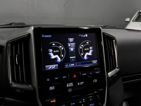 Toyota Land Cruiser 200 Series Рестайлинг 2 с пробегом 2016 года, цена 4 495 000 рублей, 366545 км, внедорожник, Автокод Объявления