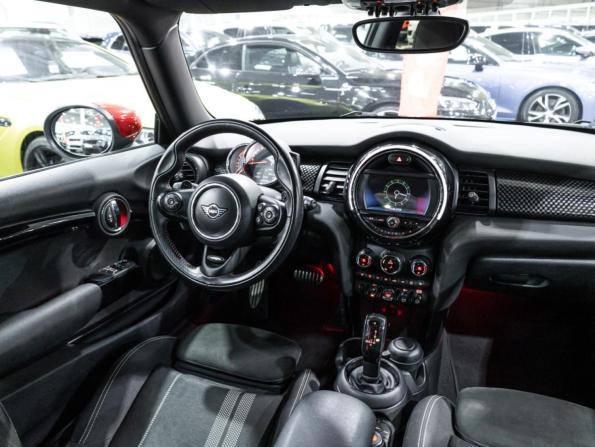Mini Hatch III (F55/F56) Рестайлинг с пробегом 2019 года, цена 2 799 000 рублей, 54711 км, хэтчбек, Автокод Объявления