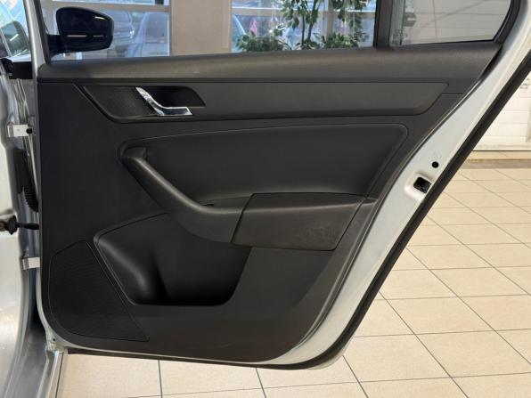 Skoda Rapid I с пробегом 2014 года, цена 1 130 000 рублей, 134978 км, лифтбек, Автокод Объявления