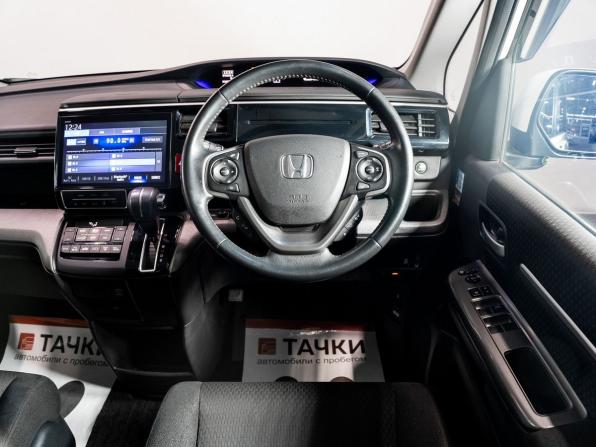 Honda Stepwgn V Рестайлинг с пробегом 2018 года, цена 2 265 000 рублей, 72910 км, минивэн, Автокод Объявления