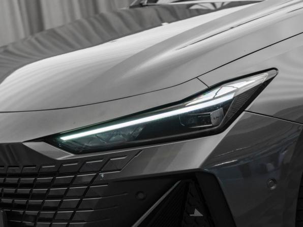 Changan UNI-V I с пробегом 2023 года, цена 2 280 000 рублей, 44764 км, лифтбек, Автокод Объявления
