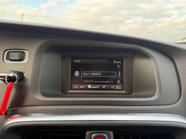 Volvo V40 Cross Country I с пробегом 2015 года, цена 1 300 000 рублей, 177000 км, хэтчбек, Автокод Объявления
