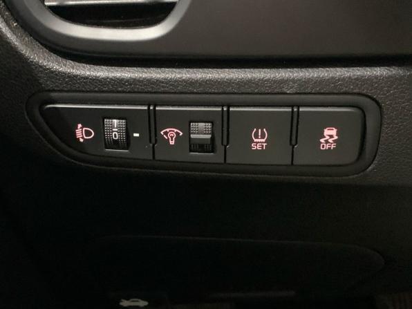 Kia Rio IV Рестайлинг с пробегом 2022 года, цена 1 750 000 рублей, 56979 км, хэтчбек, Автокод Объявления