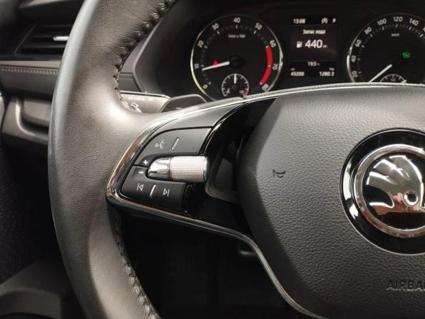 Skoda Octavia IV (A8) с пробегом 2021 года, цена 2 479 000 рублей, 43199 км, лифтбек, Автокод Объявления