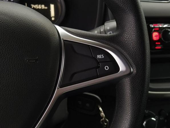 Renault Sandero II Рестайлинг с пробегом 2019 года, цена 980 000 рублей, 74569 км, хэтчбек, Автокод Объявления