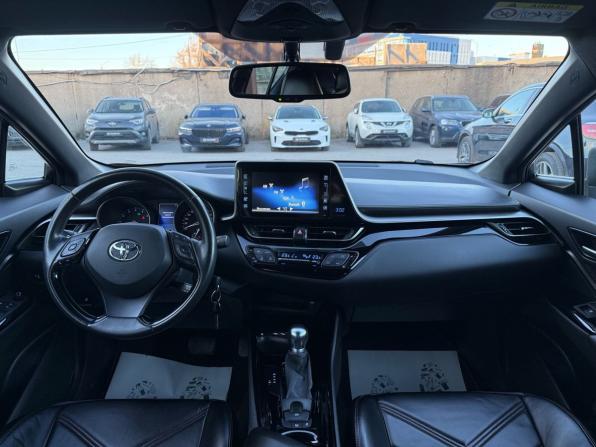 Toyota C-HR I Рестайлинг с пробегом 2019 года, цена 2 570 000 рублей, 58230 км, внедорожник, Автокод Объявления