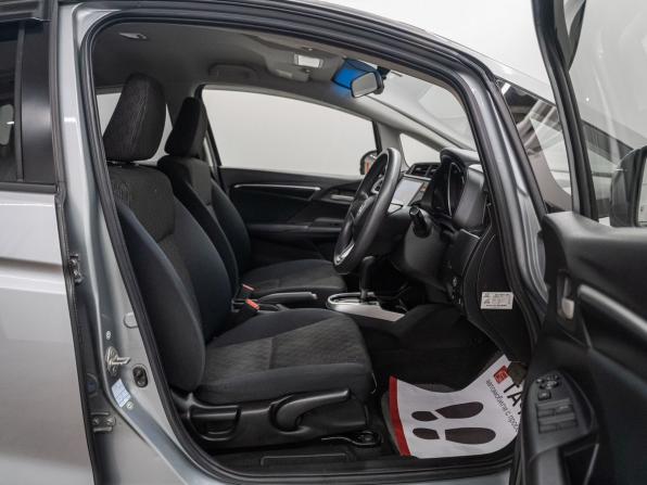 Honda Fit III с пробегом 2013 года, цена 1 015 000 рублей, 93000 км, хэтчбек, Автокод Объявления