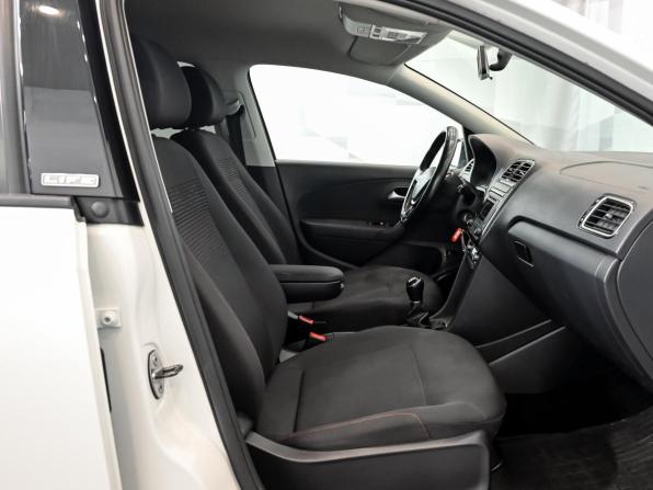 Volkswagen Polo V Рестайлинг с пробегом 2018 года, цена 940 000 рублей, 193397 км, седан, Автокод Объявления
