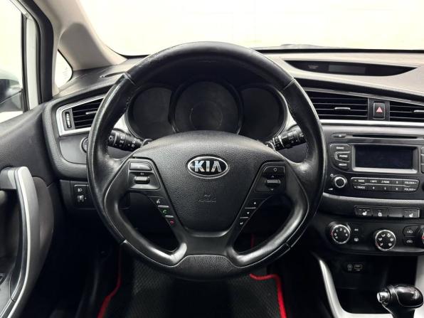 Kia Ceed II Рестайлинг с пробегом 2018 года, цена 1 339 900 рублей, 124500 км, универсал, Автокод Объявления