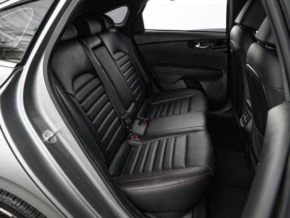 Kia K3 II Рестайлинг с пробегом 2022 года, цена 2 977 077 рублей, 41011 км, хэтчбек, Автокод Объявления