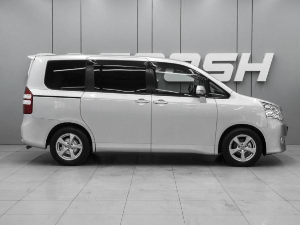Toyota Noah II (R70) с пробегом 2010 года, цена 1 050 000 рублей, 187166 км, минивэн, Автокод Объявления