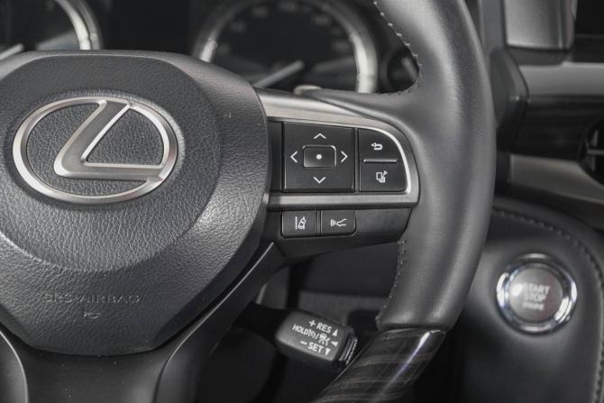 Lexus LX III Рестайлинг с пробегом 2018 года, цена 8 699 000 рублей, 186650 км, внедорожник, Автокод Объявления