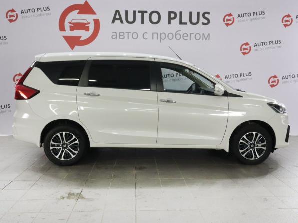 Suzuki Ertiga II с пробегом 2022 года, цена 2 090 000 рублей, 59620 км, компактвэн, Автокод Объявления