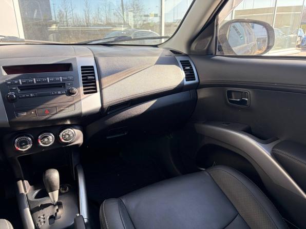 Mitsubishi Outlander II Рестайлинг с пробегом 2011 года, цена 935 000 рублей, 201000 км, внедорожник, Автокод Объявления