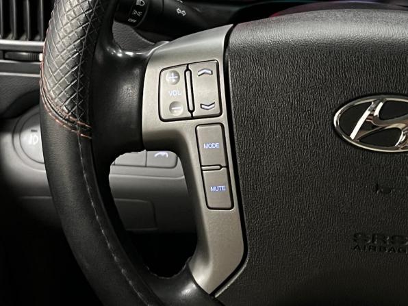 Hyundai H-1 II Рестайлинг 2 с пробегом 2018 года, цена 2 550 000 рублей, 175000 км, минивэн, Автокод Объявления