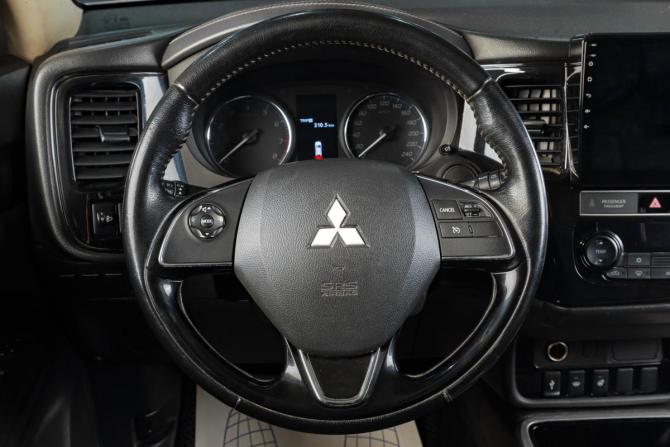 Mitsubishi Outlander III Рестайлинг 3 с пробегом 2018 года, цена 1 799 000 рублей, 224000 км, внедорожник, Автокод Объявления
