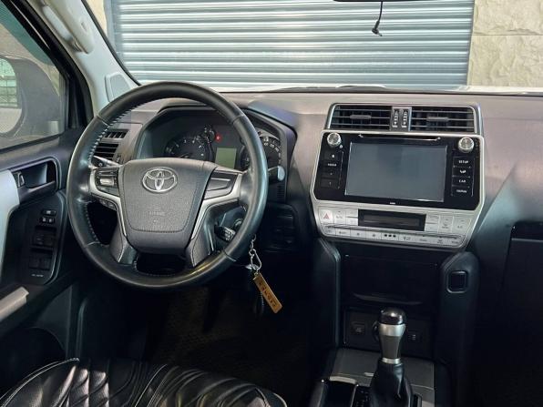 Toyota Land Cruiser Prado 150 Series Рестайлинг 2 с пробегом 2017 года, цена 4 050 000 рублей, 214000 км, внедорожник, Автокод Объявления